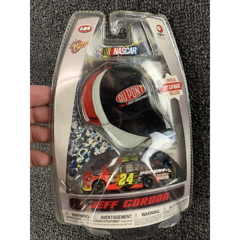 Jeff Gordon 1:64 Pit Cap Magnet NASCAR #24 National Guard Dupont Winners Circle